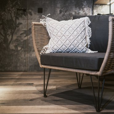 Gemütliche Sitzgelegenheit im Design Hotel Margarethenstein im Salzburger Land