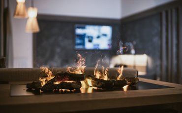 Luxury suite with private sauna, bathtub and view of the Kitzsteinhorn