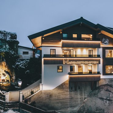 Margarethenstein Boutique Hotel & Apartment Margarethenstein Boutique Hotel & Apartment in Kaprun am Abend