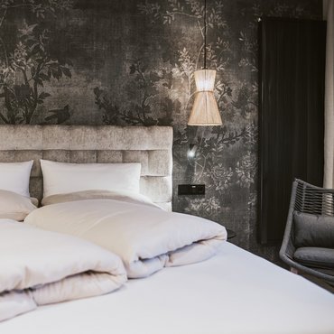 Panorama Restaurant Hotel Margarethenstein gemütliches Bett in der Auszeit Suite im Design Hotel Margarethenstein